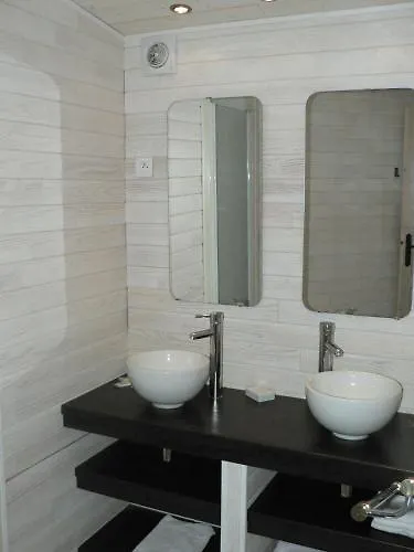 Hotel Mas Des Lys 생트마리들라메르 3*,