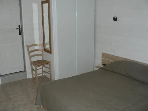 Hotel Mas Des Lys Saintes-Maries-de-La-Mer 3*,